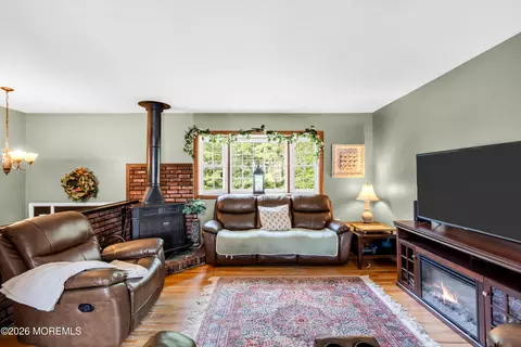 Living - 45 Ocean Ave, Jackson, NJ 08527 photo 3 of 5