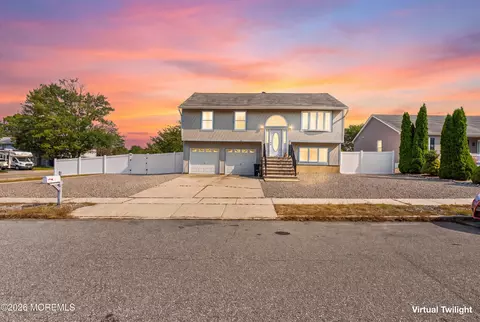 10 Red Coat Dr, Barnegat, NJ 08005