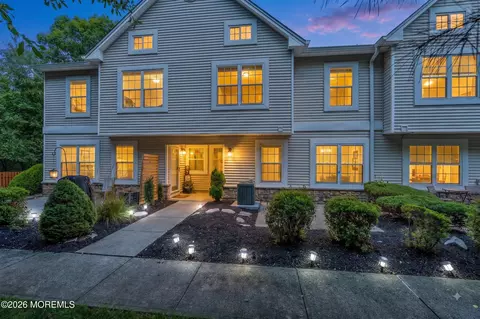 17 Forrest Ct, Tinton Falls, NJ 07753