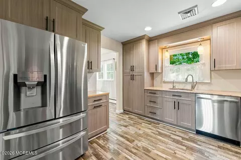 46 Newman Dr, Toms River, NJ 08755
