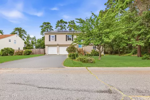1617 Eighth Ave, Toms River, NJ 08757