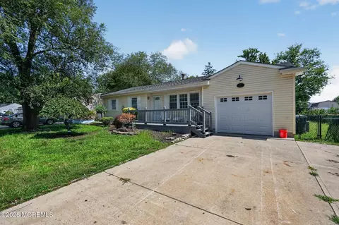 877 Egret Dr, Toms River, NJ 08753