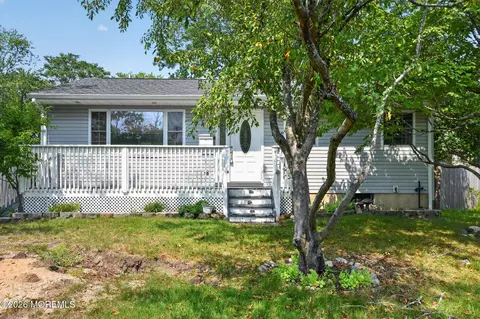 40 Annapolis Rd, Toms River, NJ 08757