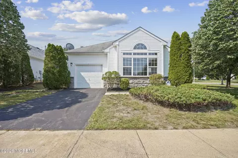 1 Rochford Dr, Manchester, NJ 08759