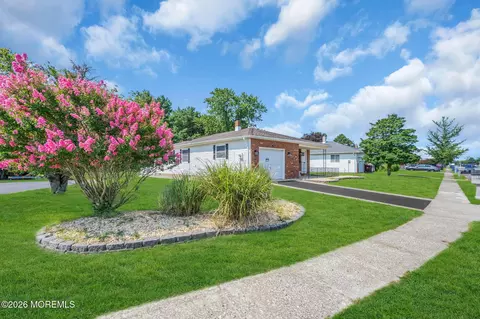 170 Port Royal Dr, Toms River, NJ 08757