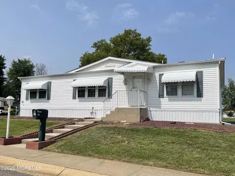23 Brookside Way, Freehold, NJ 07728