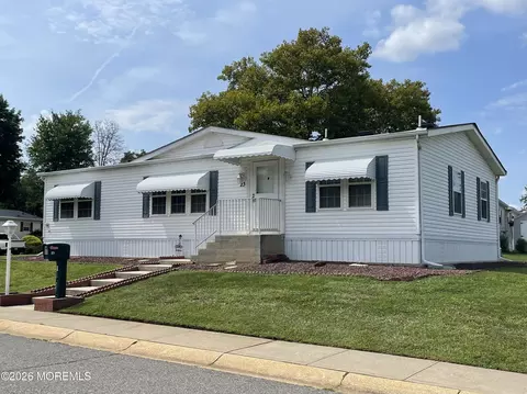 23 Brookside Way, Freehold, NJ 07728