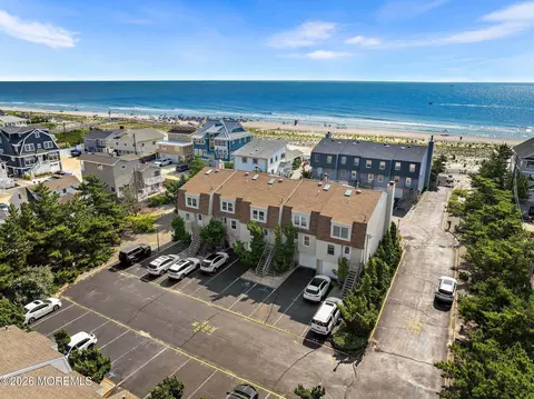 206 Easy St #206, Mantoloking, NJ 08738