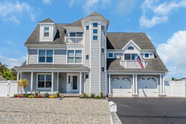 902 Meadow Lark Dr, Lanoka Harbor, NJ 08734