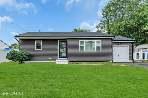 893 Egret Dr, Toms River, NJ 08753