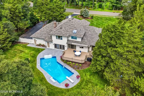 195 Lamdan Ln, Toms River, NJ 08753