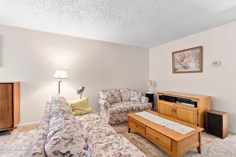 25 Wyeth Dr #11, Freehold, NJ 07728