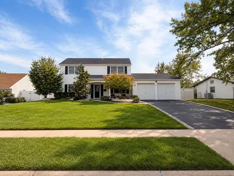 23 Beacon Ln, Matawan, NJ 07747