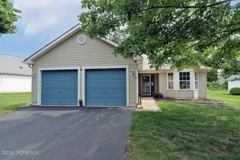 9 Ridgemont Ln, Whiting, NJ 08759