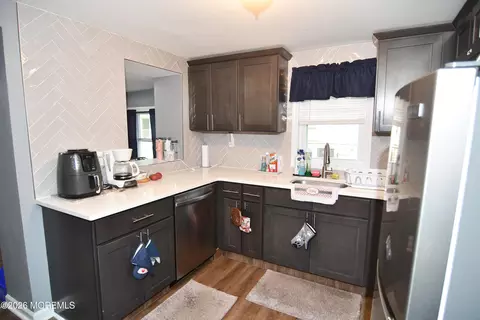 Kitchen - 84 Lighthouse Dr, Waretown, NJ 08758 photo 3 of 4