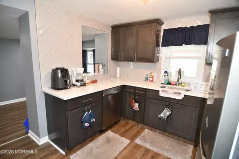 Kitchen - 84 Lighthouse Dr, Waretown, NJ 08758 photo 4 of 4