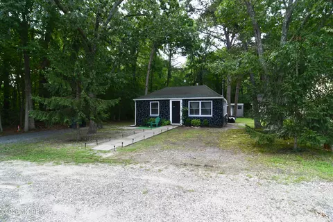 84 Lighthouse Dr, Waretown, NJ 08758