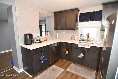 Kitchen - 84 Lighthouse Dr, Waretown, NJ 08758 photo 1 of 4
