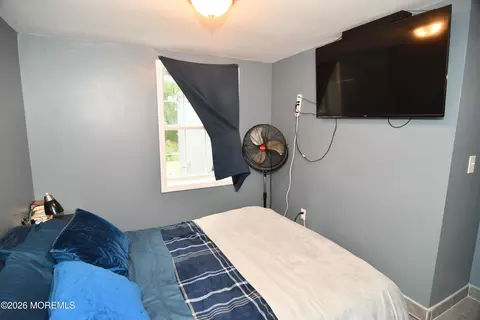 Bedroom - 84 Lighthouse Dr, Waretown, NJ 08758 photo 4 of 5