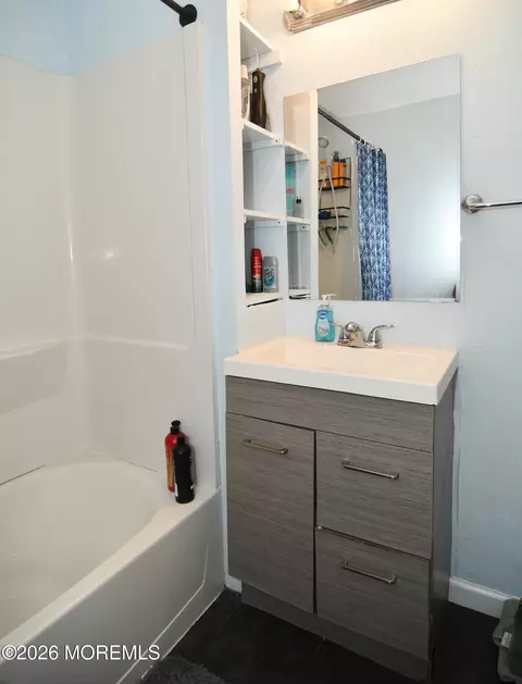 Bath - 84 Lighthouse Dr, Waretown, NJ 08758 photo 2 of 5