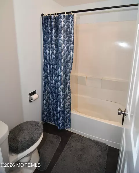 Bath - 84 Lighthouse Dr, Waretown, NJ 08758 photo 5 of 5
