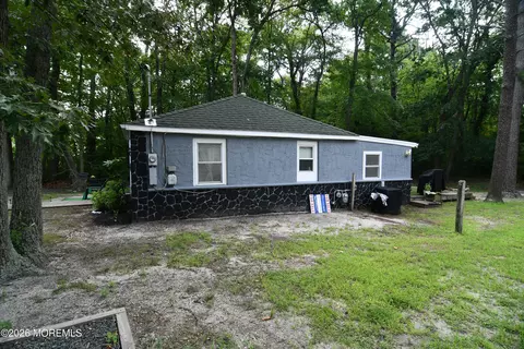 Exterior - 84 Lighthouse Dr, Waretown, NJ 08758 photo 4 of 8