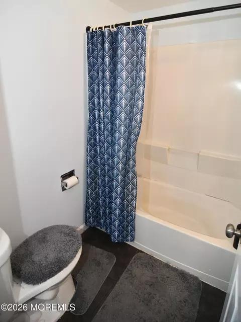 Bath - 84 Lighthouse Dr, Waretown, NJ 08758 photo 4 of 5