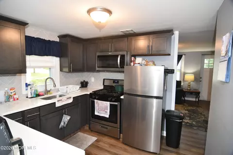 Kitchen - 84 Lighthouse Dr, Waretown, NJ 08758 photo 2 of 4