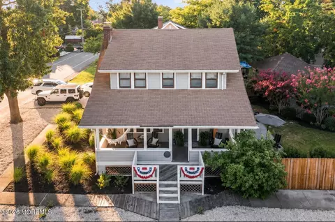 13 Spring St, Beachwood, NJ 08722