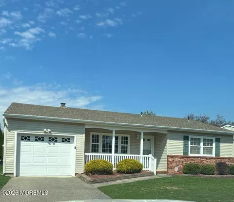 162 Castleton Dr, Toms River, NJ 08753