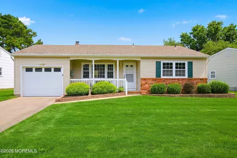 162 Castleton Dr, Toms River, NJ 08753