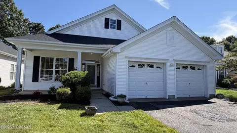 42 Greenways Ln, Lakewood, NJ 08701
