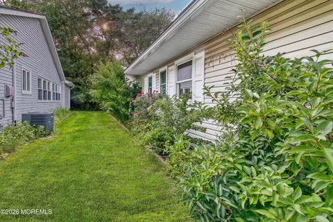 Exterior - 29 Markham Rd, Brick, NJ 08724 photo 5 of 11