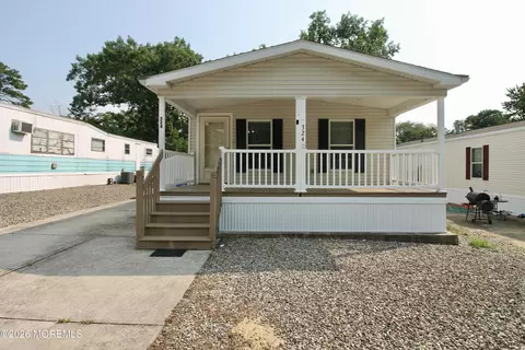 324 Roberts Rd, Toms River, NJ 08755