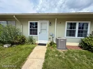 18 Yorkshire Ct #B, Manchester, NJ 08759