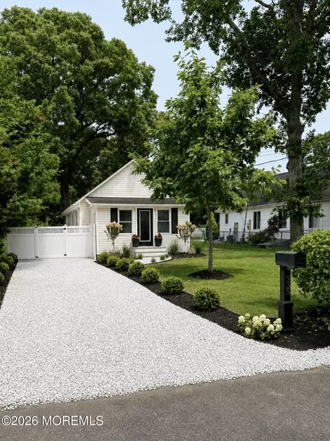 335 Elizabeth Ave, Toms River, NJ 08753