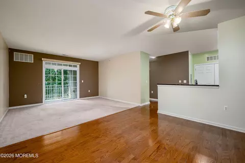 633 Sophee Ln, Lakewood, NJ 08701