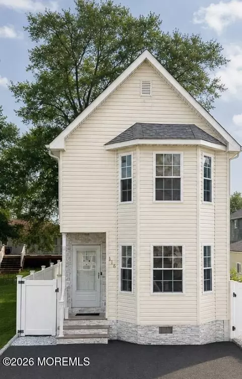816 Center St, Union Beach, NJ 07735