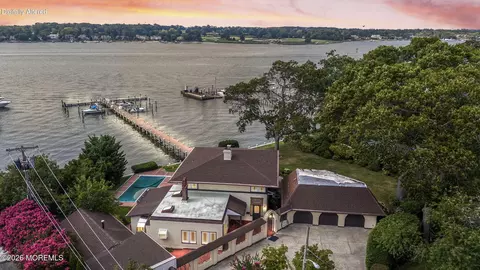 909 River Oaks Ln, Point Pleasant, NJ 08742