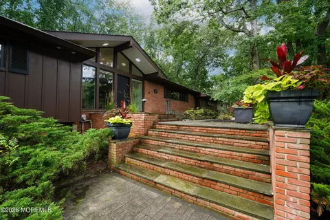 267 Wyckoff Rd, Eatontown, NJ 07724
