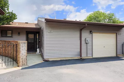 52 Eastport Ct, Red Bank, NJ 07701