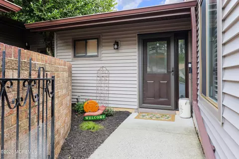 52 Eastport Ct, Red Bank, NJ 07701