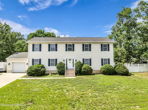 916 Buccaneer Ln, Manahawkin, NJ 08050