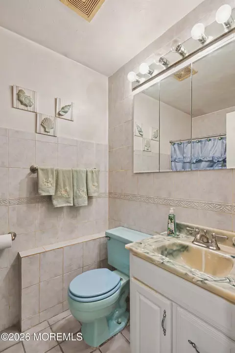 Bath - 35 Buckingham Dr, Jackson, NJ 08527 photo 1 of 4