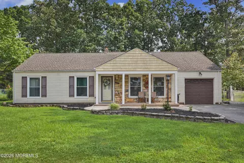 35 Buckingham Dr, Jackson, NJ 08527