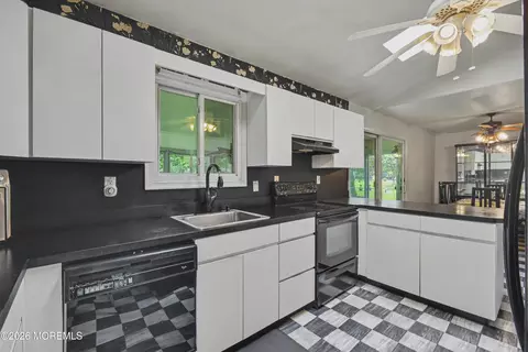Kitchen - 35 Buckingham Dr, Jackson, NJ 08527 photo 1 of 3