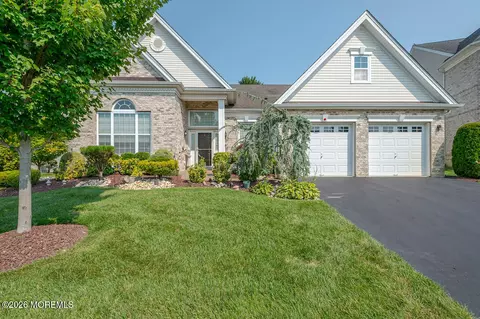 19 Troon Ct, Monroe, NJ 08831