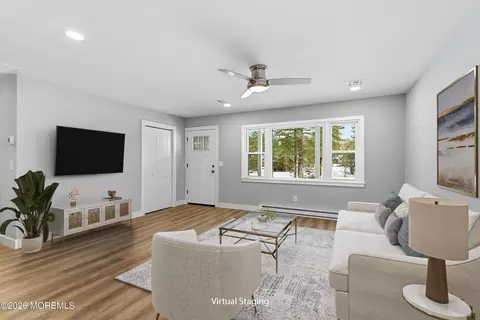 10 Woodbury Ct, Toms River, NJ 08757