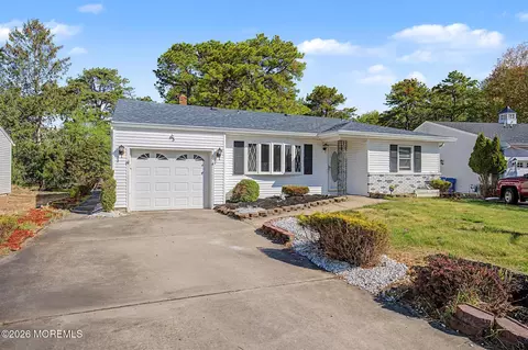 3 Whitaker Dr, Toms River, NJ 08757