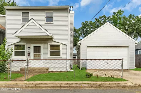 712 Monmouth Pkwy, North Middletown, NJ 07748